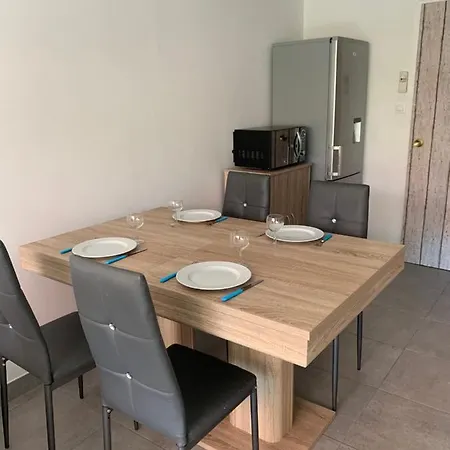 Les Flots Avec Jardin Et Piscine Apartment *